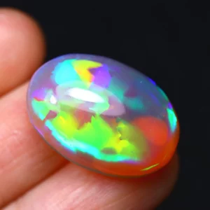 Opale base sombre d'Ethiopie cabochon ovale 13,40cts Top Grade