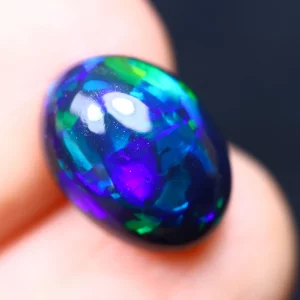 Opale noir (fumée) d'Ethiopie cabochon ovale 2,61cts