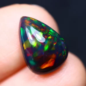 Opale noir (fumée) d'Ethiopie cabochon goutte 2,14cts