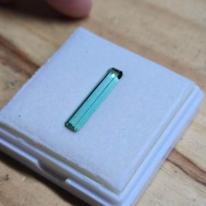 Tourmaline bleu-vert Afghanistan naturelle baguette facettée clean