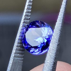 Belle tanzanite bleu intense avec certificat